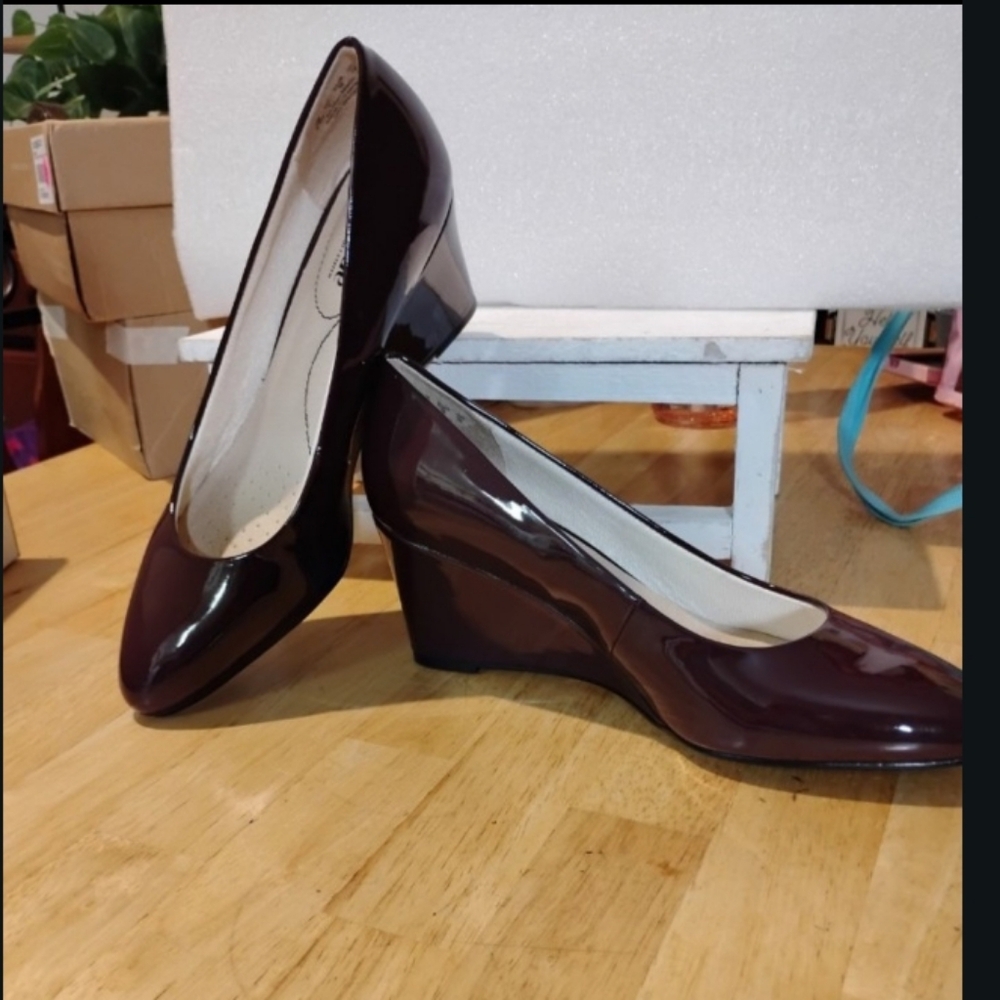 Life Stride Burgundy Wedge Shoes 8.5W